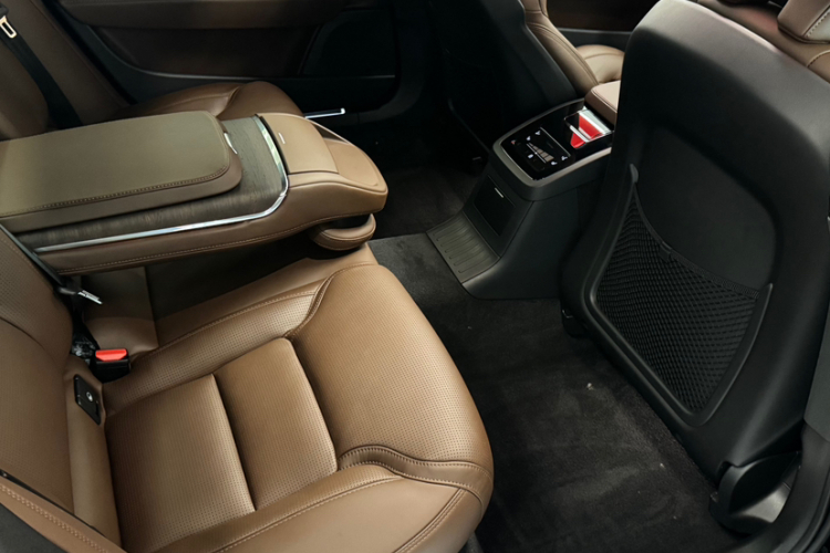 沃尔沃S90新能源 2025款 插电式混动 四驱长续航智雅豪华版中控内饰7007