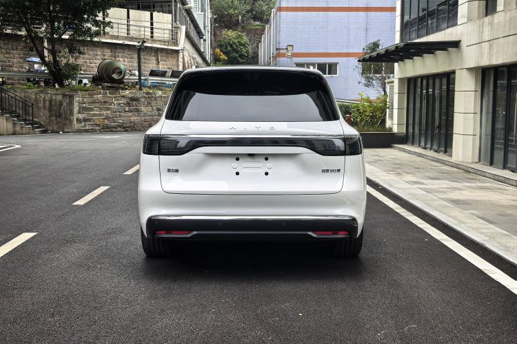 鸿蒙智行 问界M8 2025款 纯电 Max+ 六座四驱版车身外观6004