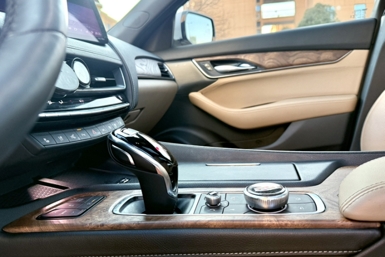 凯迪拉克CT5 2024款 28T 尊贵型中控内饰7009