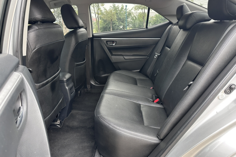 丰田 卡罗拉 2017款 改款 1.2T S-CVT GL中控内饰7001