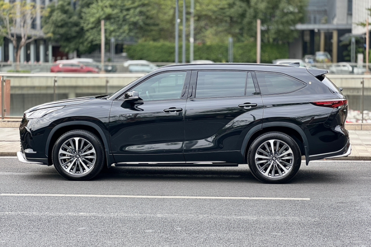 丰田 皇冠陆放 2024款 2.5L HEV四驱豪华版车身外观6001