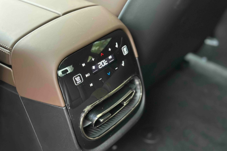 零跑汽车 零跑C01 2023款 增程 316 智享版中控内饰7004