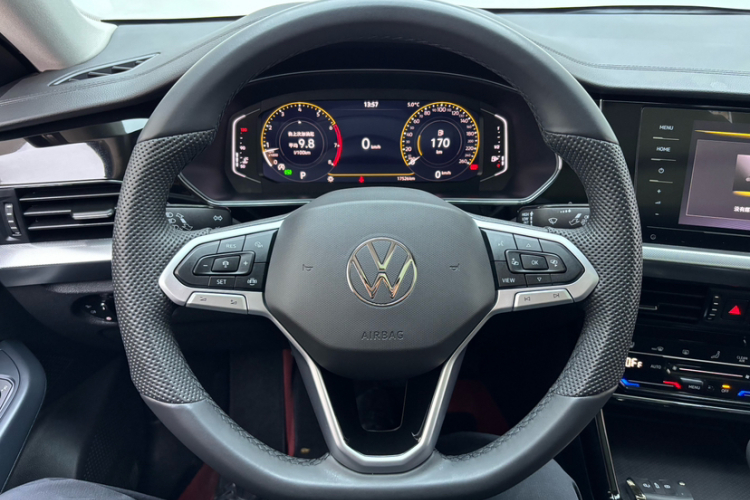 大众 帕萨特 2025款 出众款 380TSI 星空龙腾版中控内饰7001