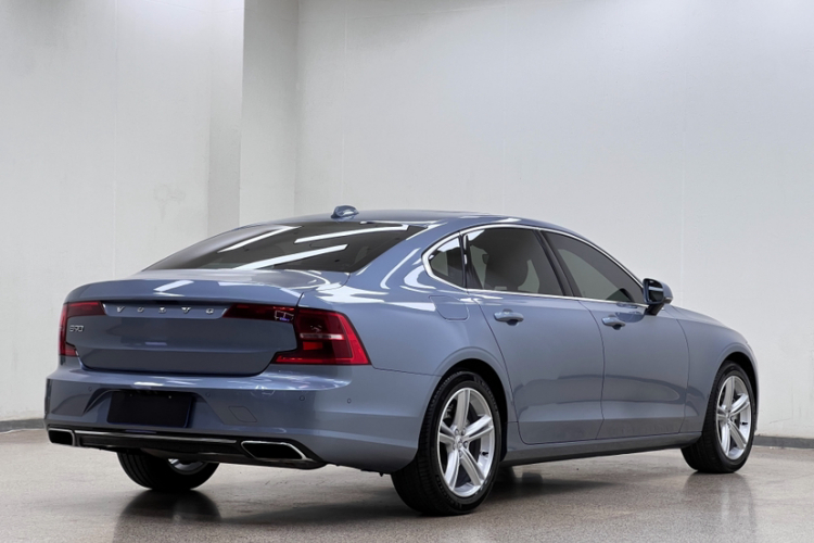 沃尔沃S90 2017款 T4 智远版车身外观6006