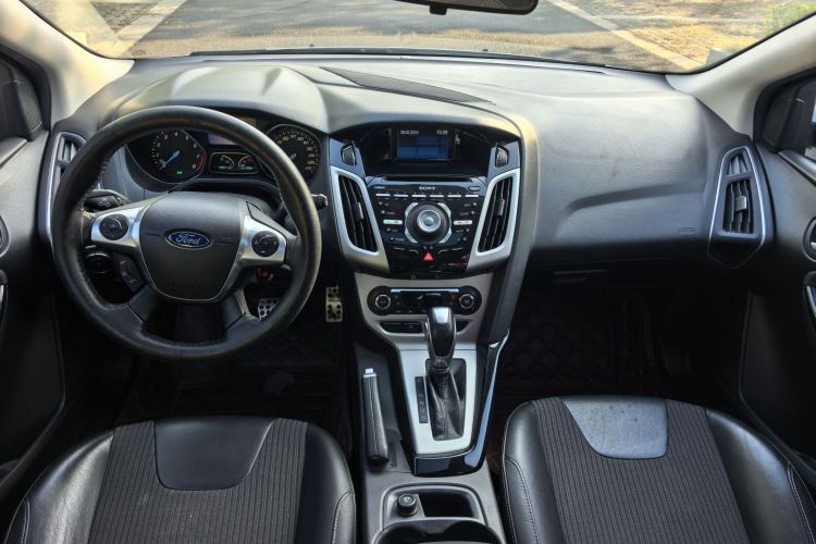 福特 福克斯 2012款 两厢 2.0L 自动豪华运动型中控内饰7004