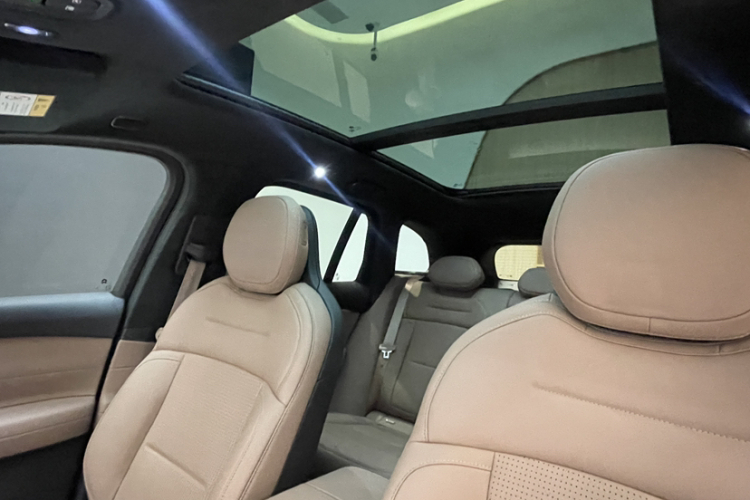 蔚来ES6 2024款 75kWh中控内饰7013