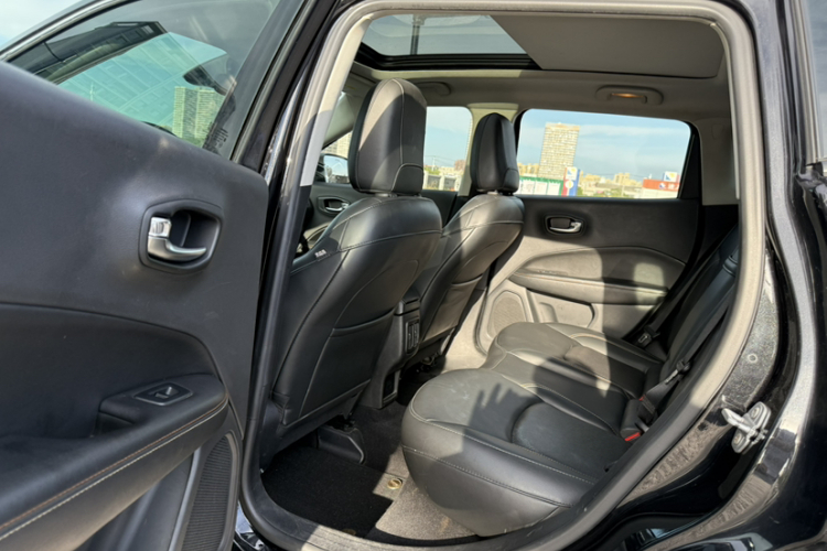 Jeep 指南者 2017款 200T 自动家享四驱版中控内饰7007