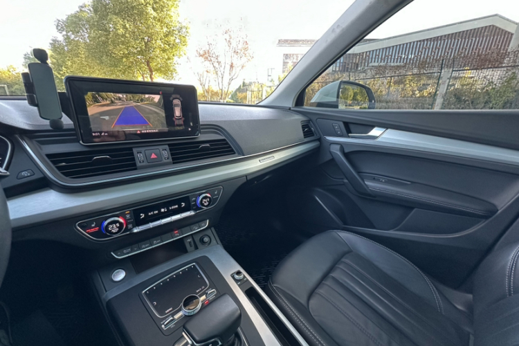 奥迪Q5L 2020款 40 TFSI 荣享时尚型中控内饰7014