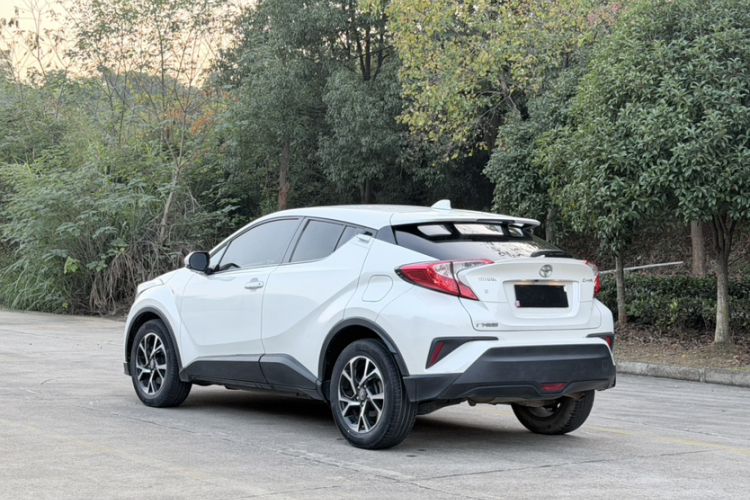 丰田C-HR 2018款 2.0L 领先天窗版 国V车身外观6005