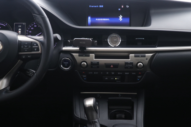 雷克萨斯ES 2015款 300h 舒适版中控内饰7004