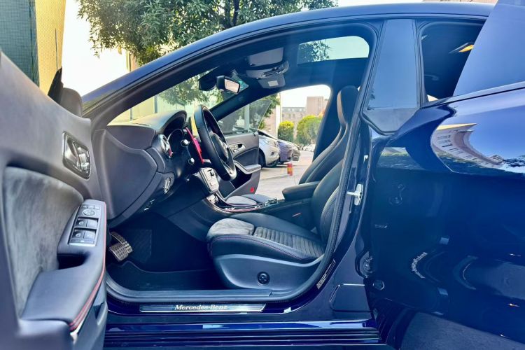 奔驰CLA 2017款 CLA 220 4MATIC中控内饰7002