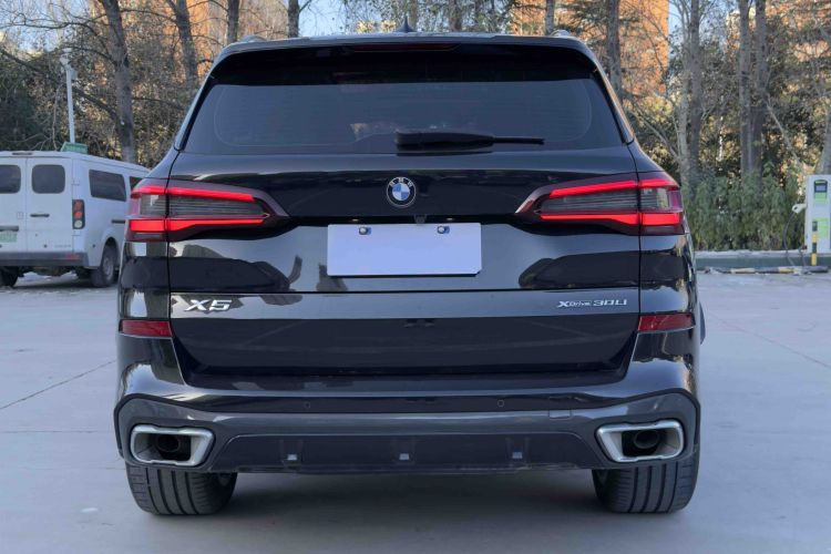 宝马X5 2022款 改款 xDrive 30Li 尊享型M运动套装车身外观6004