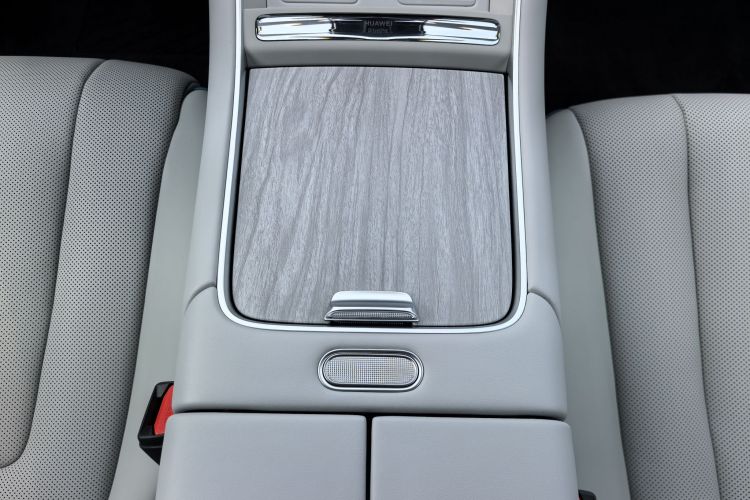 鸿蒙智行 智界S7 2025款 855km Max中控内饰7004