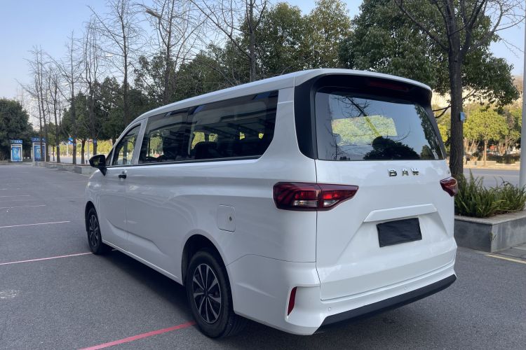 BAW北汽制造 锐胜王牌M7 2023款 2.0L 长轴创富型 9座车身外观6005