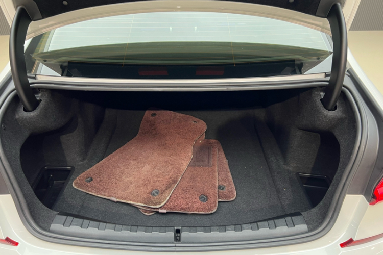 宝马3系 2020款 改款 325Li M运动套装中控内饰7007