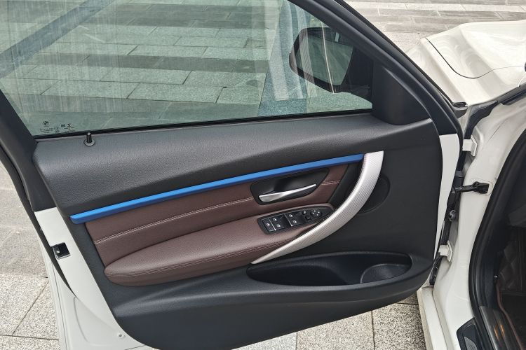 宝马3系 2019款 320i M运动套装局部细节9004