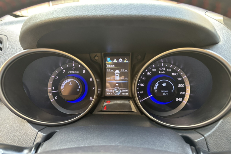 长安CS75 2015款 1.8T 自动四驱精英型 国V中控内饰15