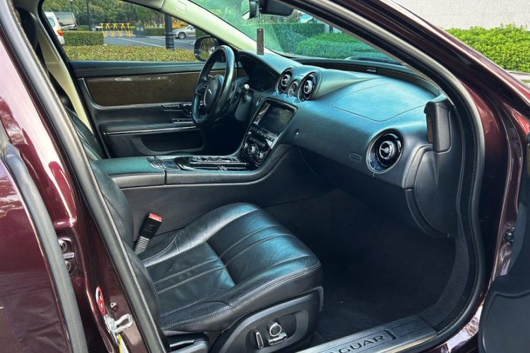 捷豹XJ 2018款 XJL 3.0 SC 两驱典雅商务版中控内饰7005