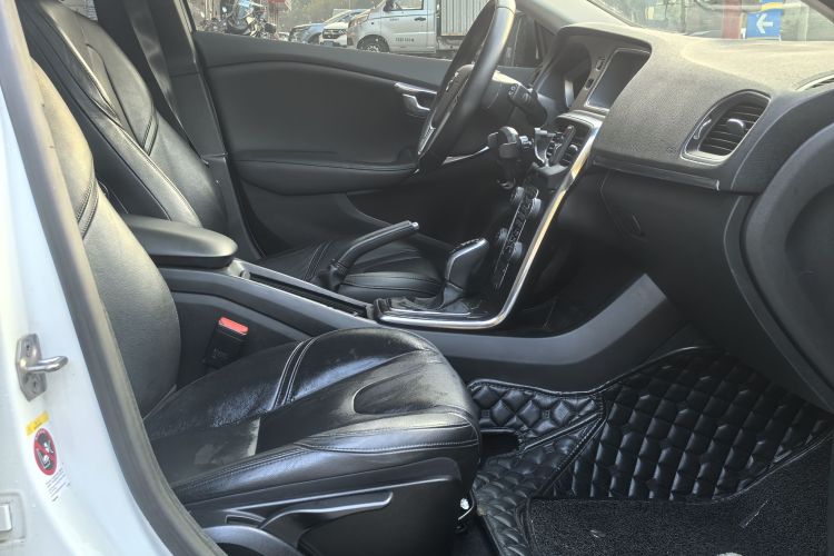 沃尔沃V40 2017款 T3 智逸版局部细节9007