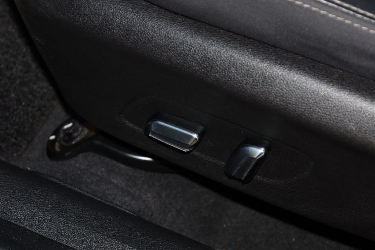 奇瑞 艾瑞泽GX 2019款 Pro 1.5T CVT睿色版 国VI中控内饰7013