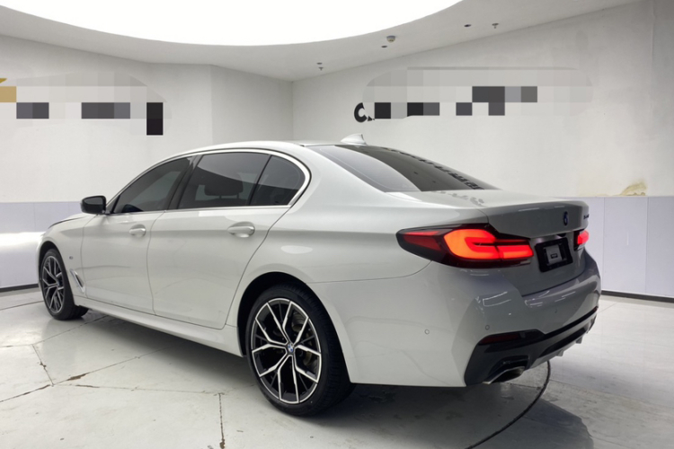 宝马5系 2022款 改款三 530Li 尊享型 M运动套装车身外观6003