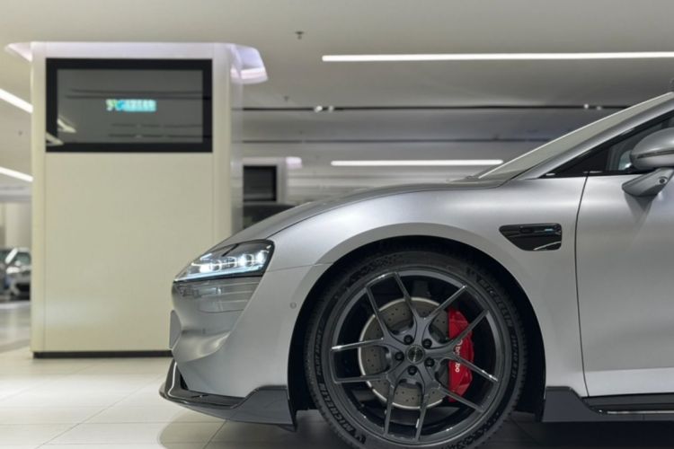 鸿蒙智行 智界S7 2025款 703km Ultra运动版车身外观6007