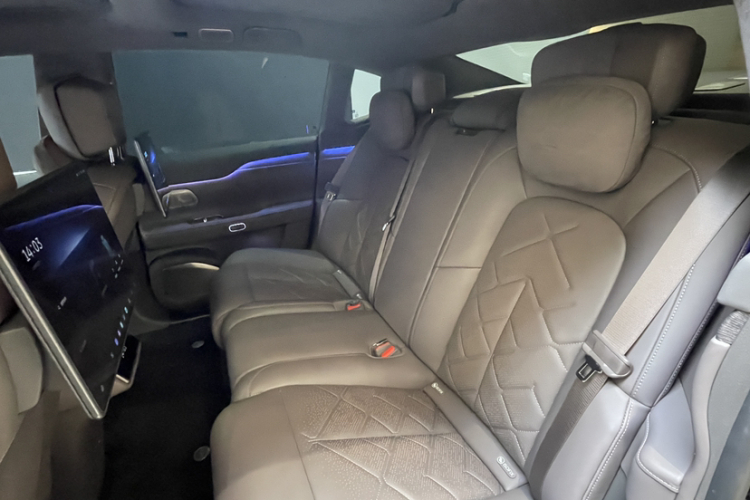 蔚来ET7 2024款 100kWh 行政签名版中控内饰7010