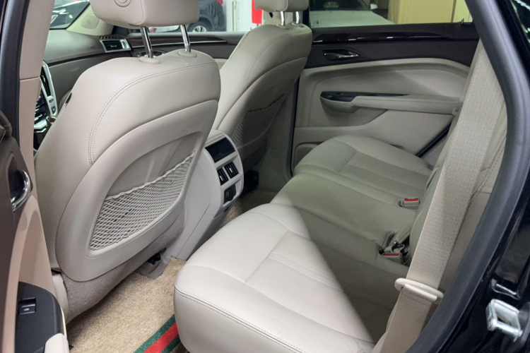 凯迪拉克SRX 2013款 3.0L 精英型中控内饰7003