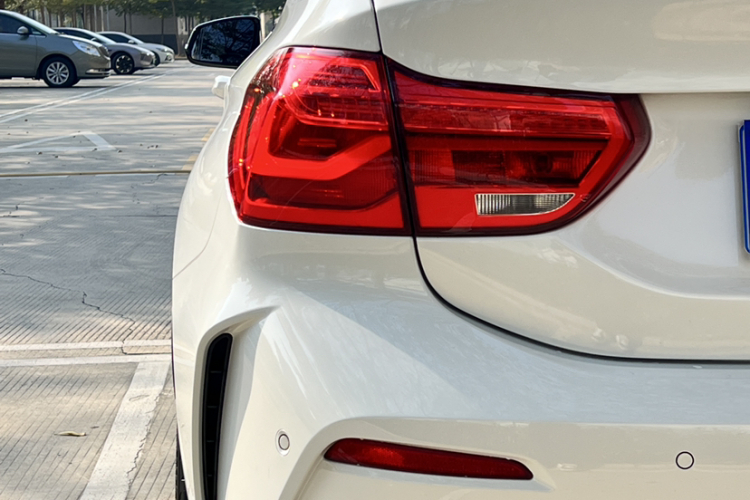 宝马1系 2020款 125i 领先型M运动套装车身外观6003