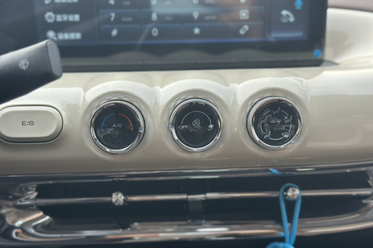 五菱汽车 五菱缤果 2023款 203km 轻享款中控内饰7010