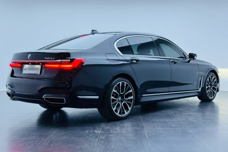 宝马7系 2021款 740Li 领先型 M运动套装车身外观6006