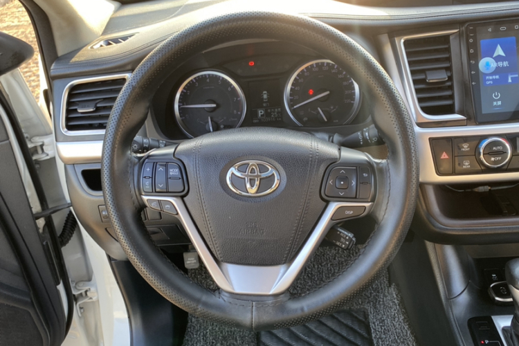 丰田 汉兰达 2017款 2.0T 两驱豪华版 7座局部细节13