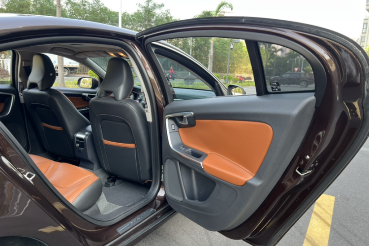 沃尔沃S60 2018款 S60L T3 智进版中控内饰7001