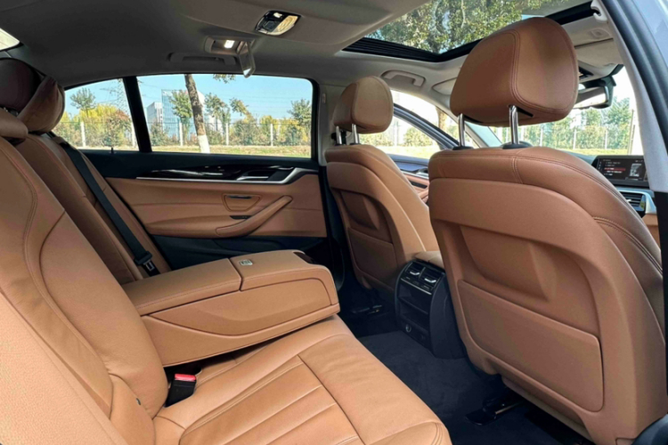 宝马5系 2018款 528Li 上市特别版中控内饰7013