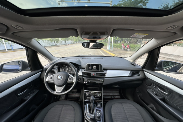 宝马2系旅行车 2016款 218i 领先型中控内饰7008