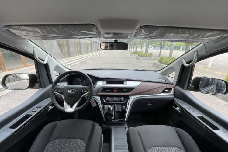 江淮瑞风 瑞风M3 2025款 PLUS 1.8L 手动舒适版 9座中控内饰7001