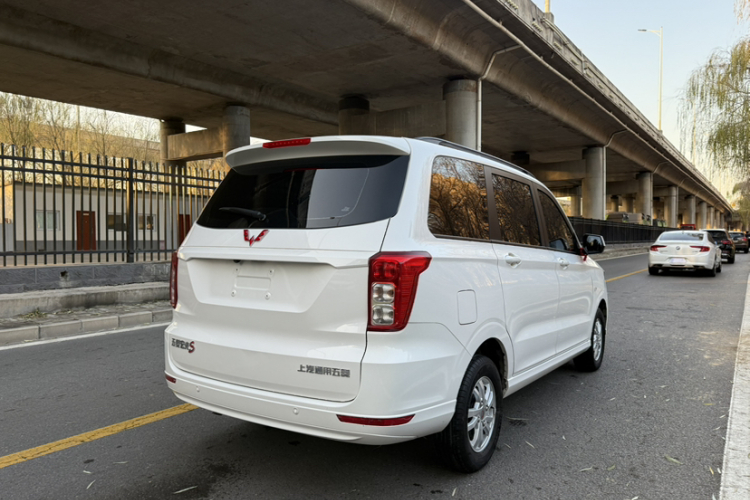 五菱汽车 五菱宏光 2021款 1.5L S舒适型LAR车身外观6006