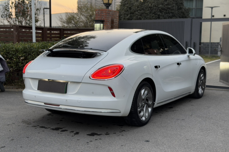 欧拉闪电猫 2022款 555km 尊贵版车身外观6001