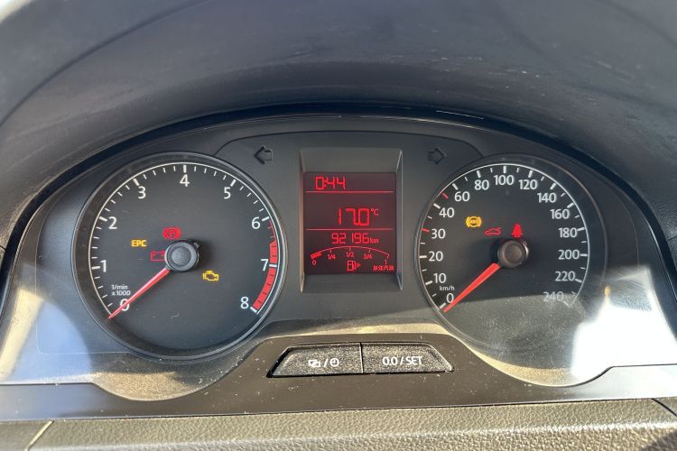 大众 桑塔纳 2015款 1.6L 手动风尚版中控内饰15