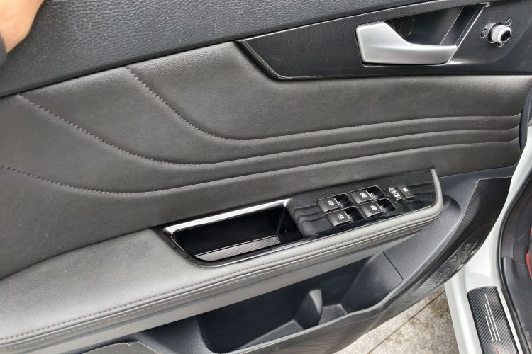 中国重汽VGV VGV U70 2020款 1.5T 手动舒适版 7座中控内饰7012