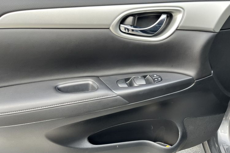 日产 轩逸 2024款 经典 1.6XE CVT舒适版中控内饰7006