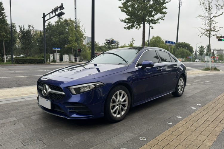 奔驰A级 2020款 改款 A 200 L 运动轿车时尚型车身外观6002