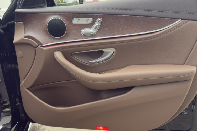 奔驰E级 2023款 E 260 L中控内饰7012