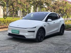 特斯拉 Model Y 2025款 长续航全轮驱动版