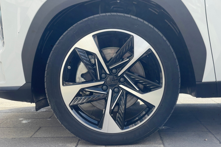 吉利银河 银河L7 2023款 1.5T 115km 星舰车身外观6007