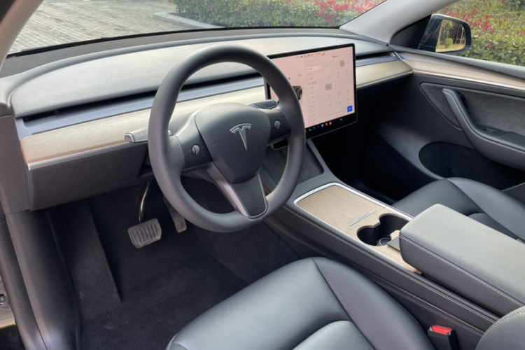 特斯拉 Model Y 2022款 改款 后轮驱动版中控内饰7007