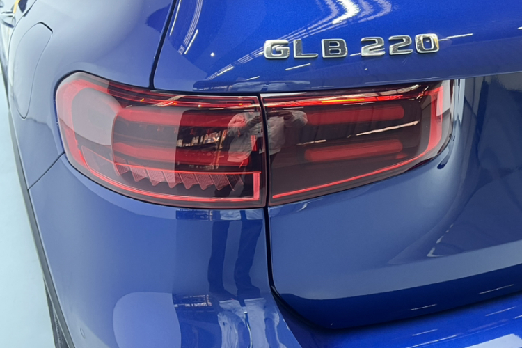 奔驰GLB 2024款 GLB 220 4MATIC车身外观6011