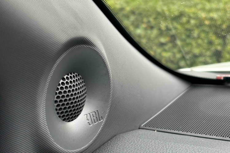 丰田 格瑞维亚 2023款 2.5L混动 旗舰VIP版中控内饰7002