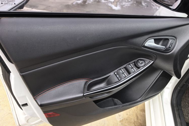 福特 福克斯 2017款 1.5T CTCC 白黑限量版中控内饰7006