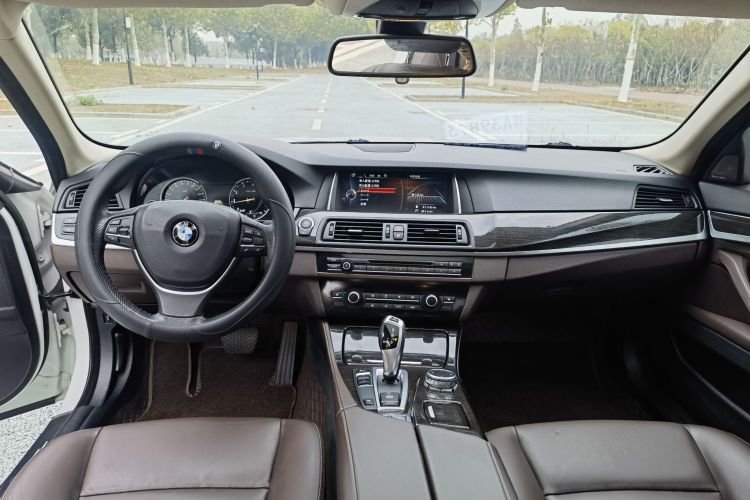 宝马5系 2017款 525Li 豪华设计套装中控内饰7002